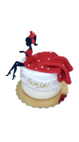 Tort z topperem kobiety